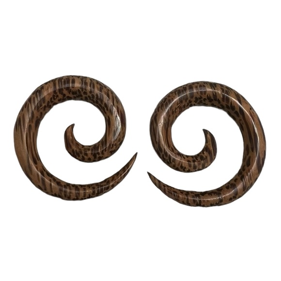 7mm Natural Wood Spiral Ear Gauge Expander Stretcher Hanger NEW | Unisex - Picture 1 of 2